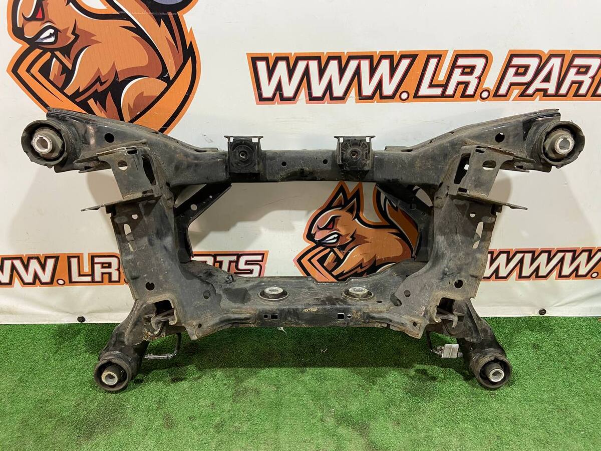 LR142000 Belka tylnego zawieszenia RANGE ROVER VELAR (L560) używana